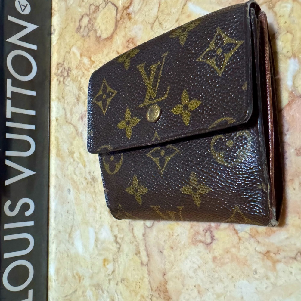 Authentic LOUIS VUITTON 
Monogram Elise Wallet